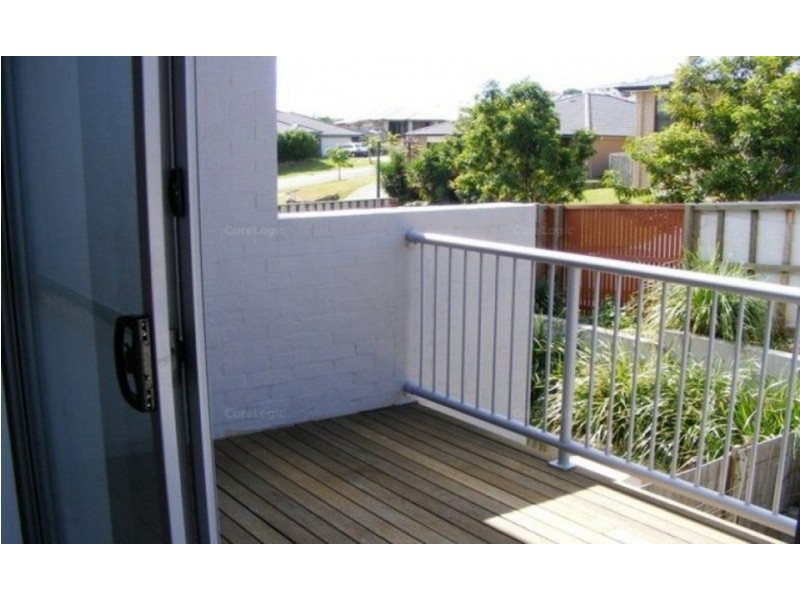 6/2 Sangster Crescent, Pacific Pines QLD 4211