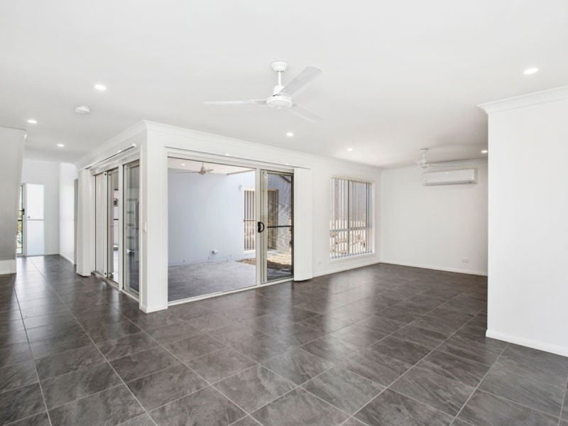 1/1 Riverwood Drive, Ashmore QLD 4214