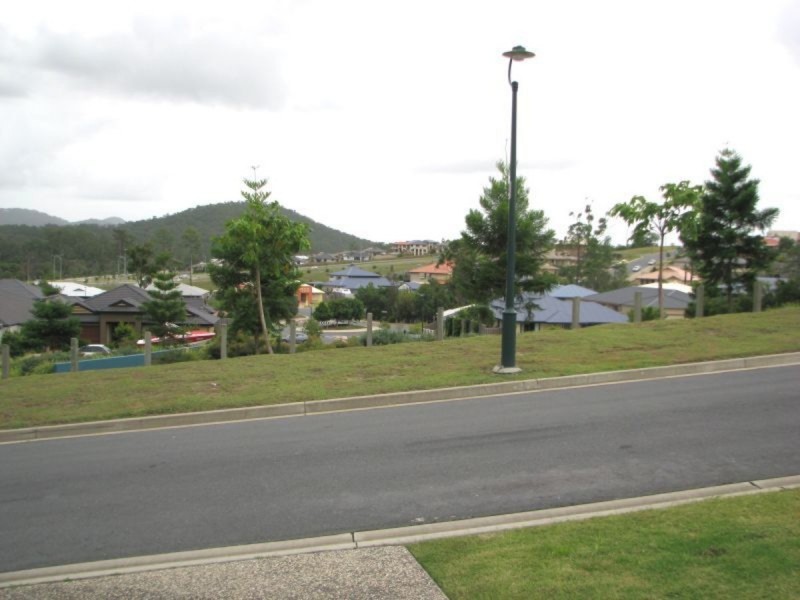 7 Davies Street, Pacific Pines QLD 4211