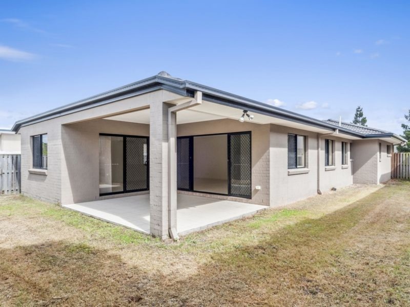 7 Davies Street, Pacific Pines QLD 4211
