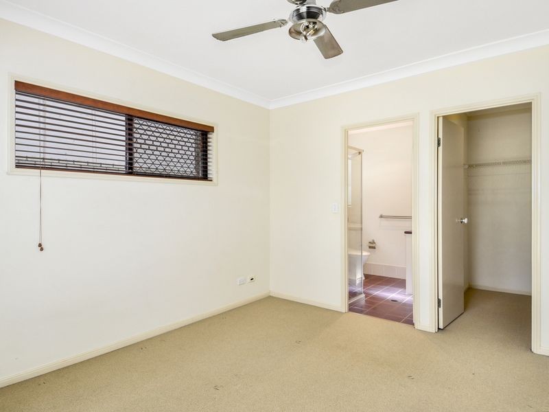 7 Davies Street, Pacific Pines QLD 4211