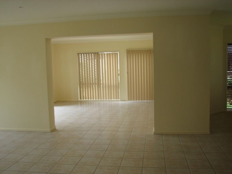 2 Worthing Street, Arundel QLD 4214