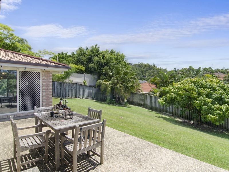 11 Papara Street, Pacific Pines QLD 4211