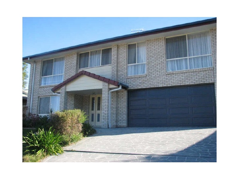 8 Moorea Court, Pacific Pines QLD 4211