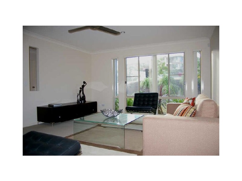 2 Alford Lane, Pacific Pines QLD 4211