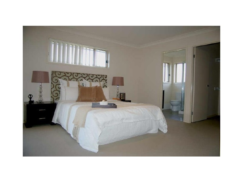 2 Alford Lane, Pacific Pines QLD 4211