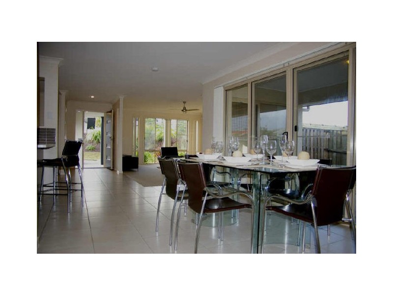 2 Alford Lane, Pacific Pines QLD 4211