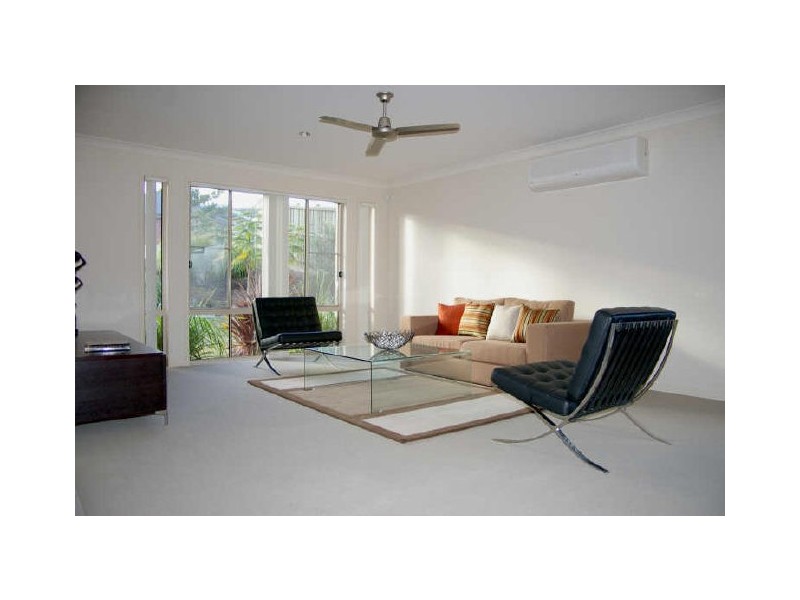 2 Alford Lane, Pacific Pines QLD 4211