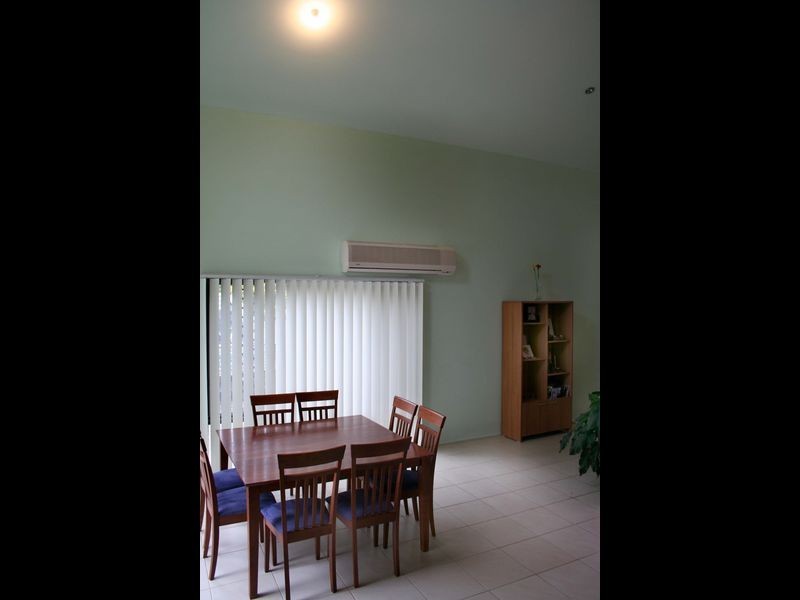 9 York Street, Pacific Pines QLD 4211