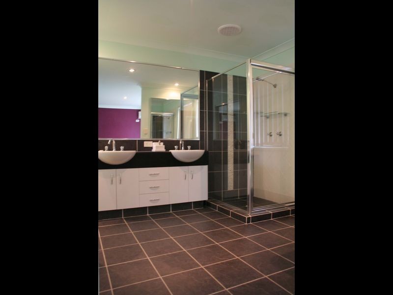 9 York Street, Pacific Pines QLD 4211