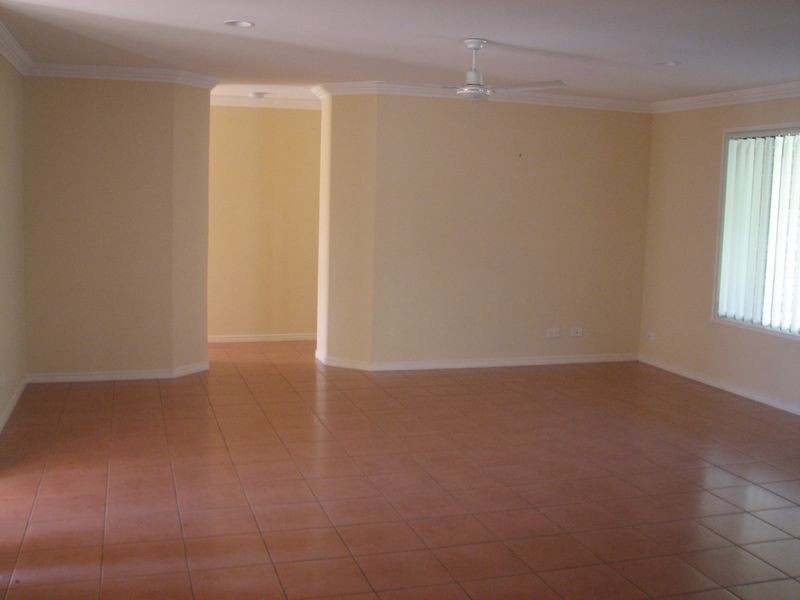 15 Feathertop Crescent, Pacific Pines QLD 4211