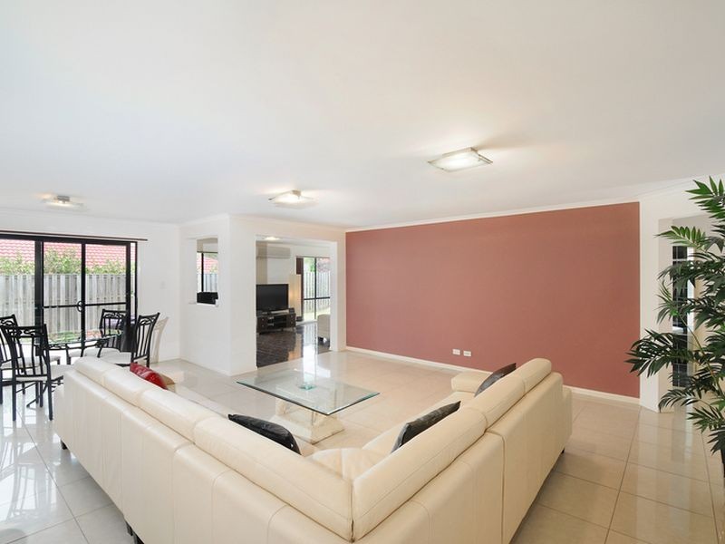 4 Fitzgerald Close, Maudsland QLD 4210