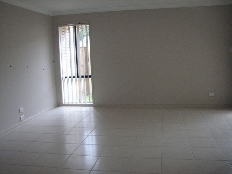 27 Barradeen Circuit, Pacific Pines QLD 4211
