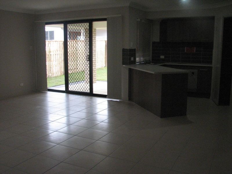 27 Barradeen Circuit, Pacific Pines QLD 4211