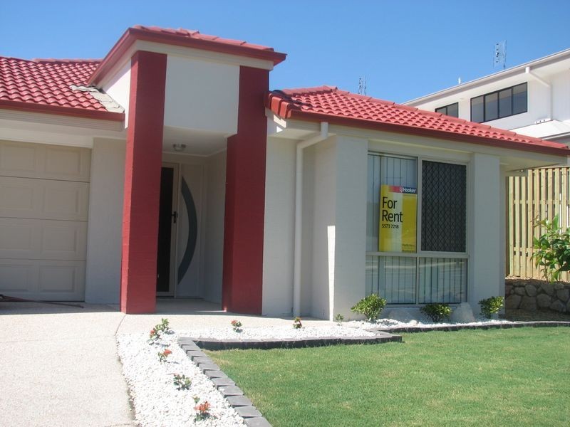 17 Barradeen Circuit, Pacific Pines QLD 4211