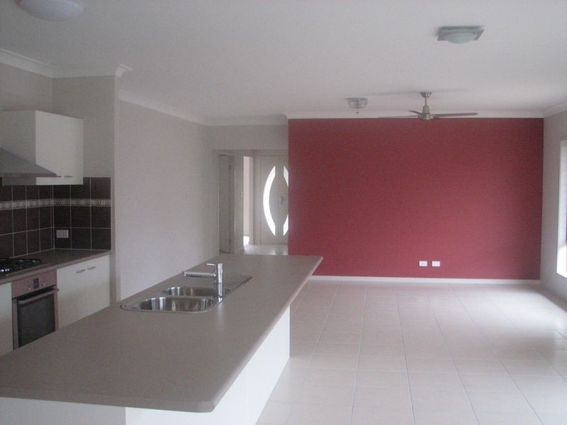 17 Barradeen Circuit, Pacific Pines QLD 4211