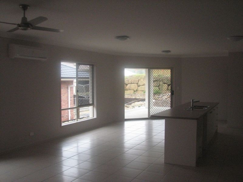 17 Barradeen Circuit, Pacific Pines QLD 4211