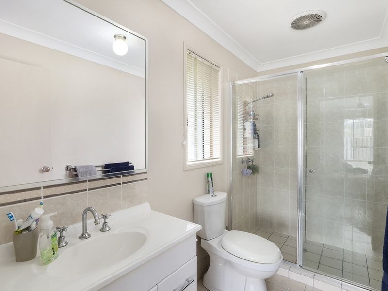 11 Chesterton Street, Pacific Pines QLD 4211