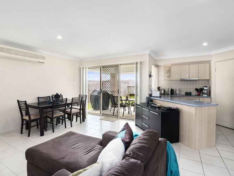 11 Chesterton Street, Pacific Pines QLD 4211