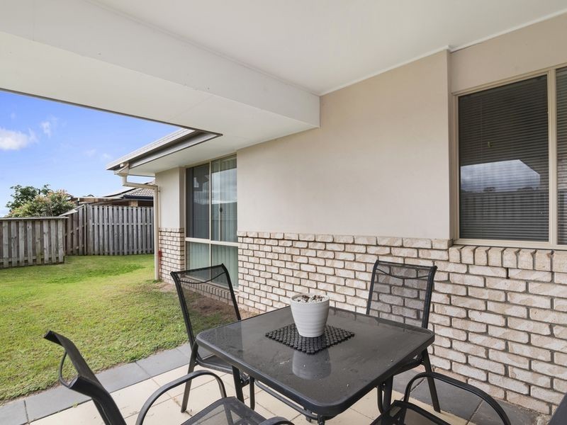 11 Chesterton Street, Pacific Pines QLD 4211