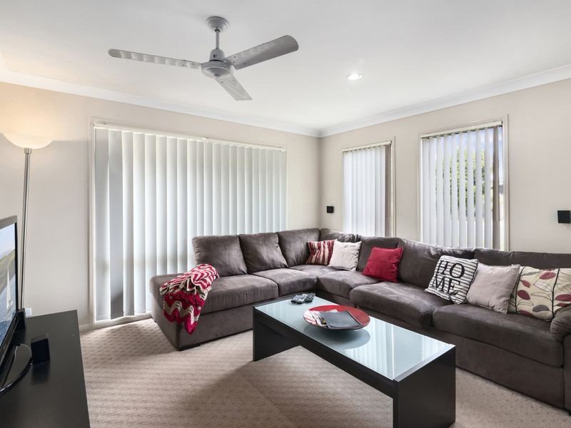 11 Chesterton Street, Pacific Pines QLD 4211