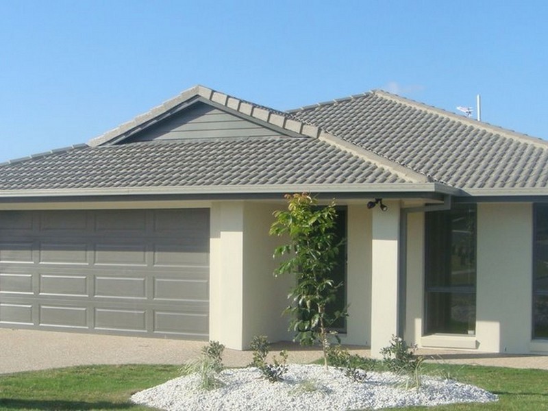 15 Bowley Street, Pacific Pines QLD 4211