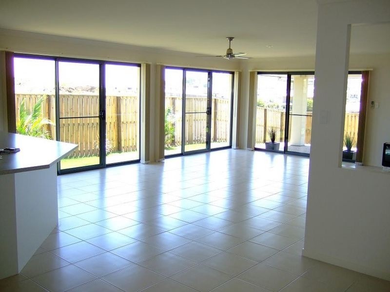 15 Bowley Street, Pacific Pines QLD 4211