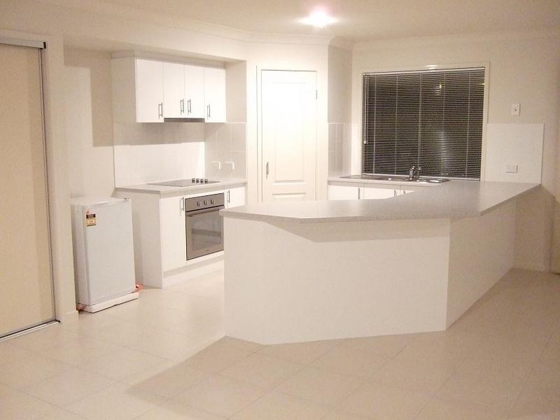 15 Bowley Street, Pacific Pines QLD 4211