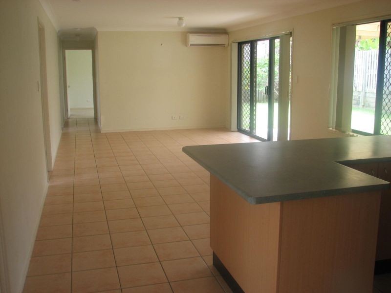 10 Granya Court, Pacific Pines QLD 4211
