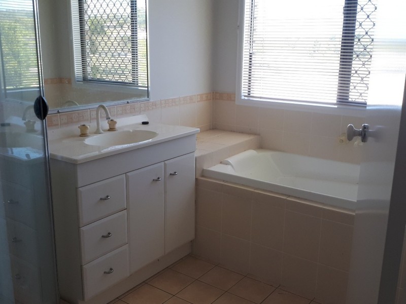 17 Beerwah Street, Pacific Pines QLD 4211