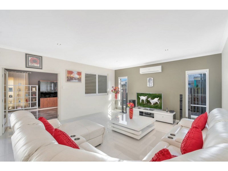 22 Willunga Street, Pacific Pines QLD 4211