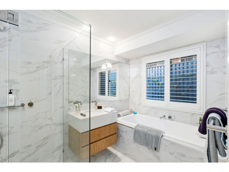 17 Morfantaine Terrace, Parkwood QLD 4214