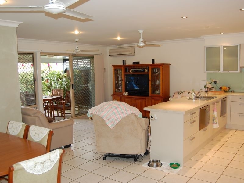 31/1 Archipelago Street, Pacific Pines QLD 4211