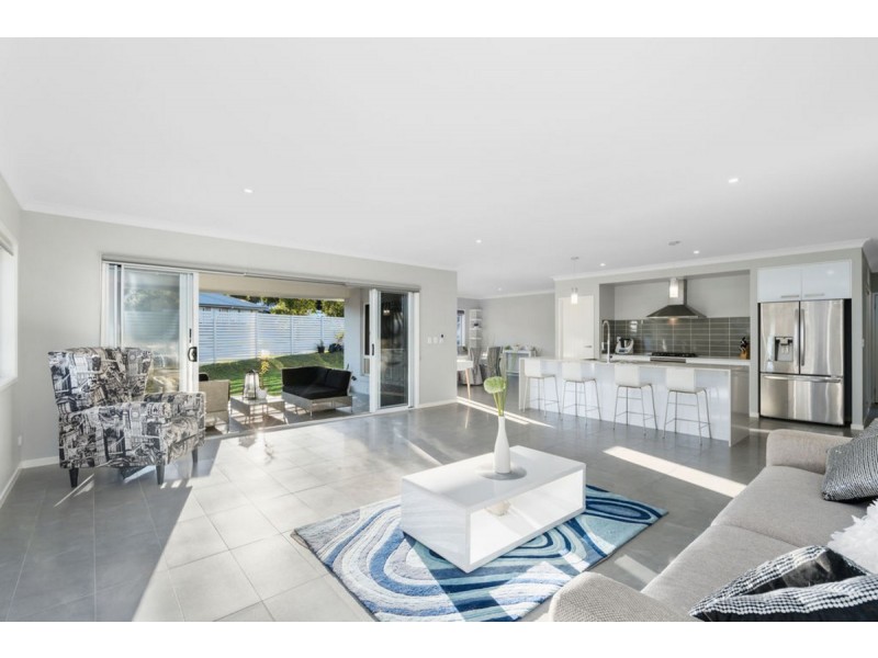 16 Northern Skies Terrace, Maudsland QLD 4210