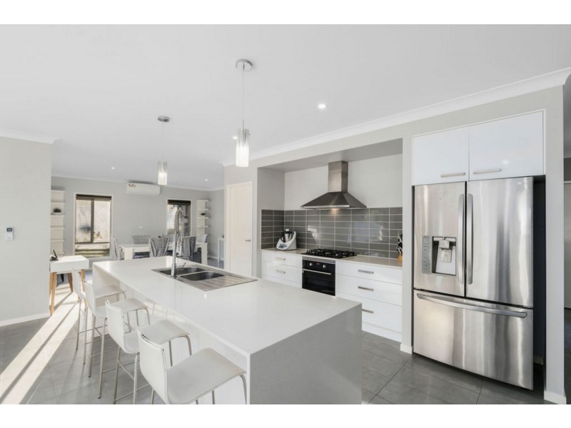 16 Northern Skies Terrace, Maudsland QLD 4210