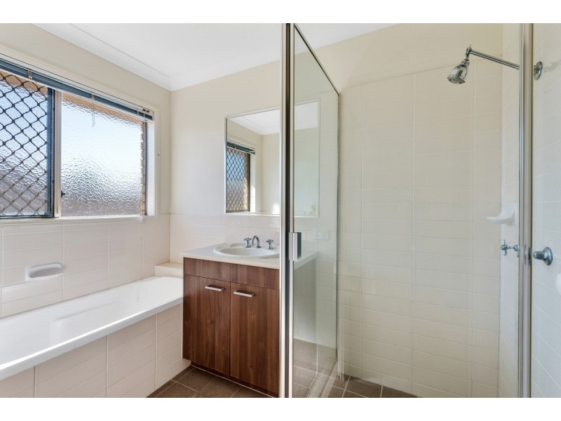 16 Wellers Street, Pacific Pines QLD 4211