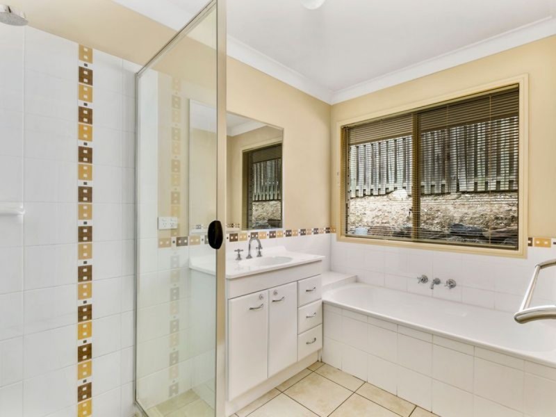 5 Wellers Street, Pacific Pines QLD 4211