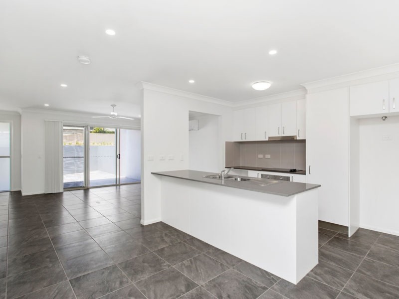 1/1 Riverwood Drive, Ashmore QLD 4214