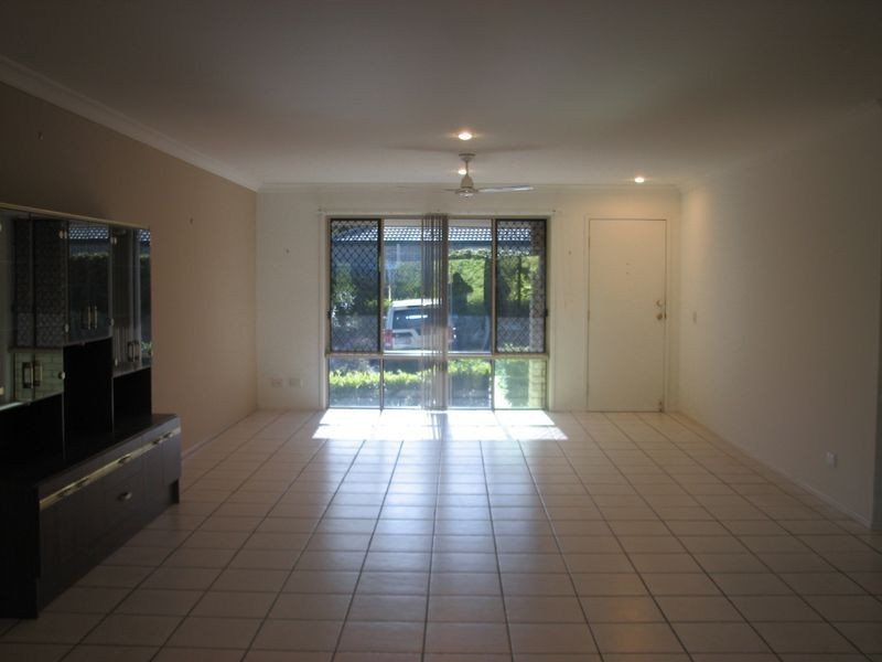 27/1 Archipelago Street, Pacific Pines QLD 4211