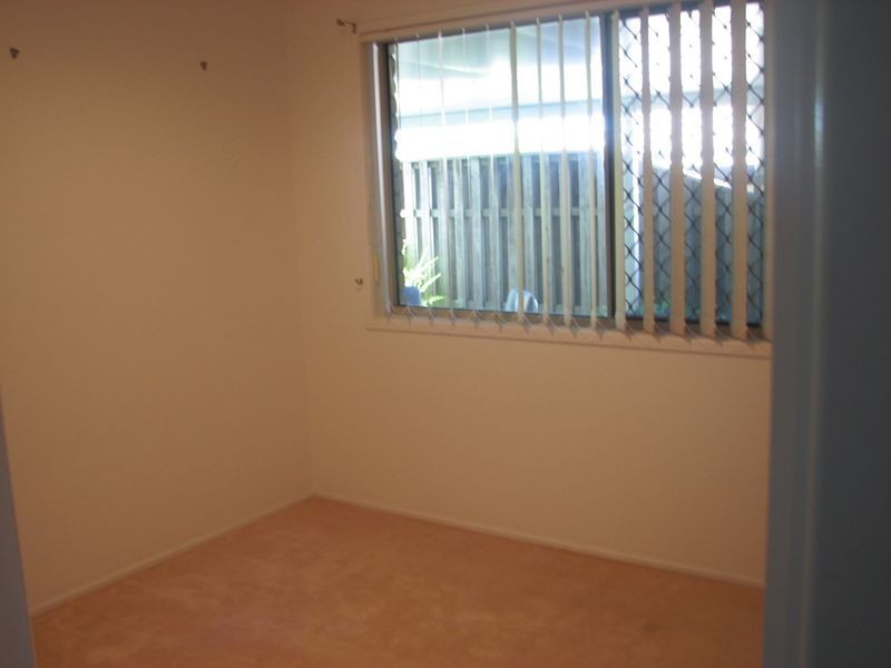 27/1 Archipelago Street, Pacific Pines QLD 4211