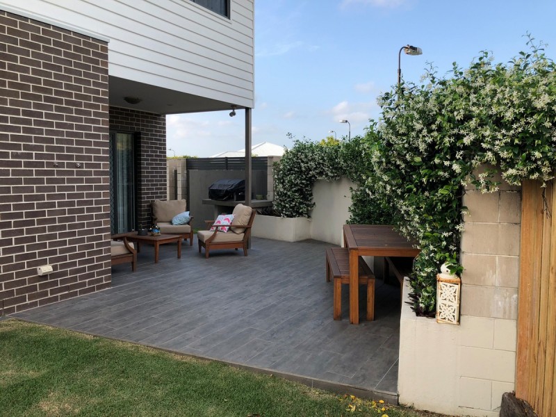 2 Rise Circuit, Pacific Pines QLD 4211