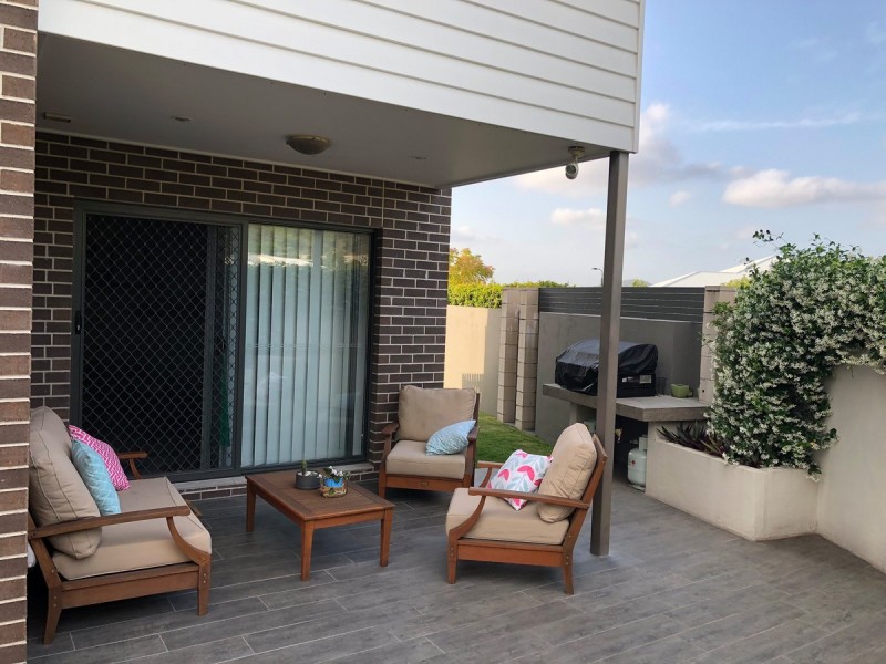 2 Rise Circuit, Pacific Pines QLD 4211