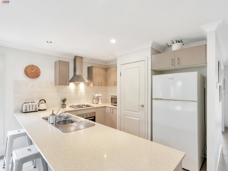 6 Orara Street, Pacific Pines QLD 4211