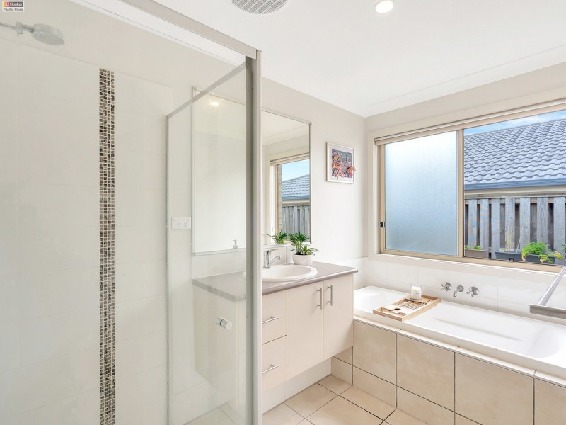 6 Orara Street, Pacific Pines QLD 4211