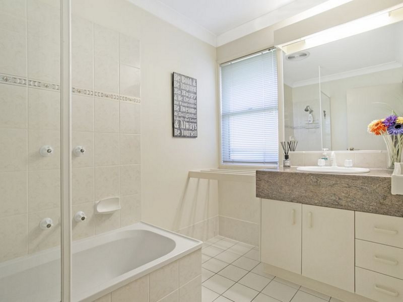 21/2 Doyalson Place, Helensvale QLD 4212