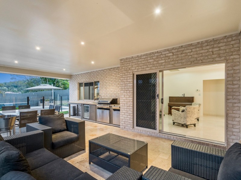 9 Flame Trees Crescent, Maudsland QLD 4210