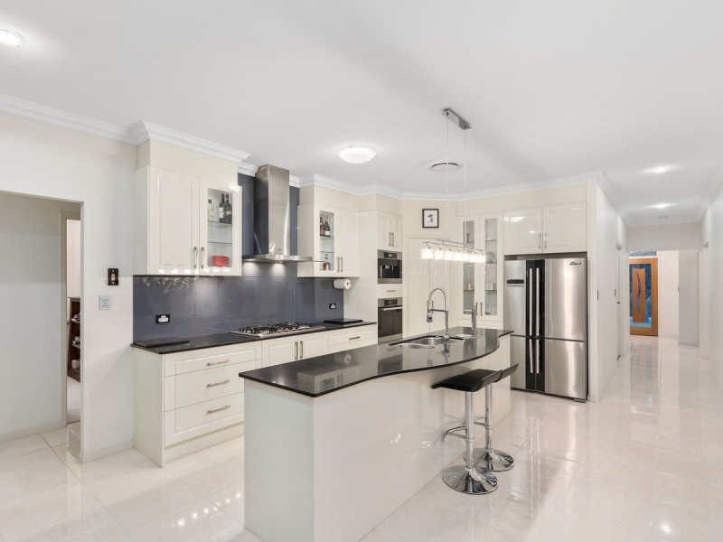 9 Flame Trees Crescent, Maudsland QLD 4210