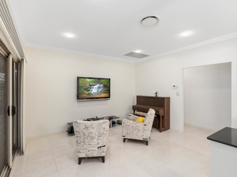 9 Flame Trees Crescent, Maudsland QLD 4210