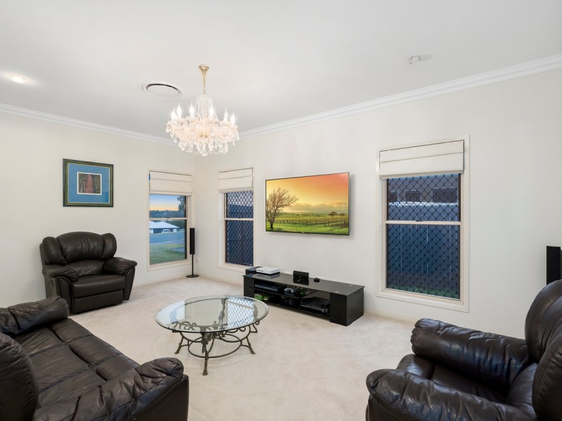 9 Flame Trees Crescent, Maudsland QLD 4210