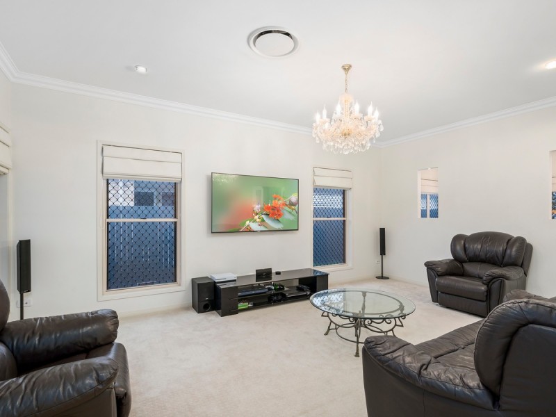 9 Flame Trees Crescent, Maudsland QLD 4210